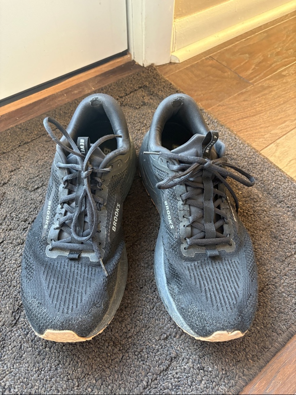 Brooks MENS REVEL 7 RUNNING SHOE
Sz 12 - Picture 3 of 6